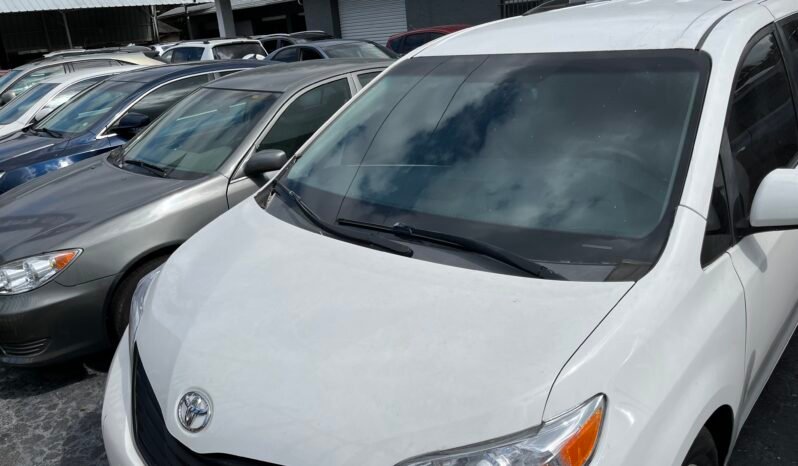 Toyota SIENA LE 2016 full