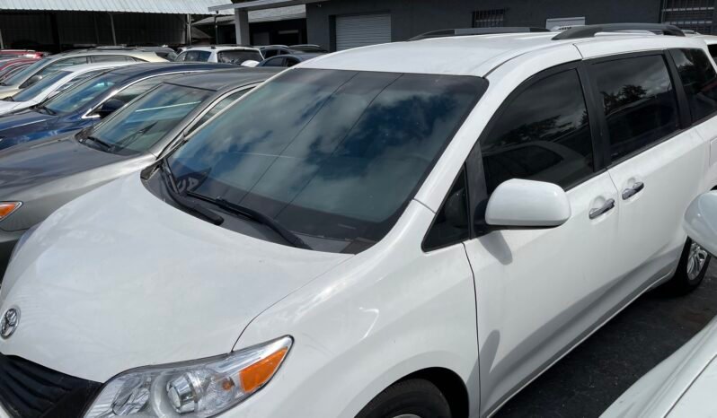 Toyota SIENA LE 2016 full